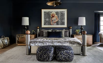 La vivienda está repleta de estampados y tapizados animal print