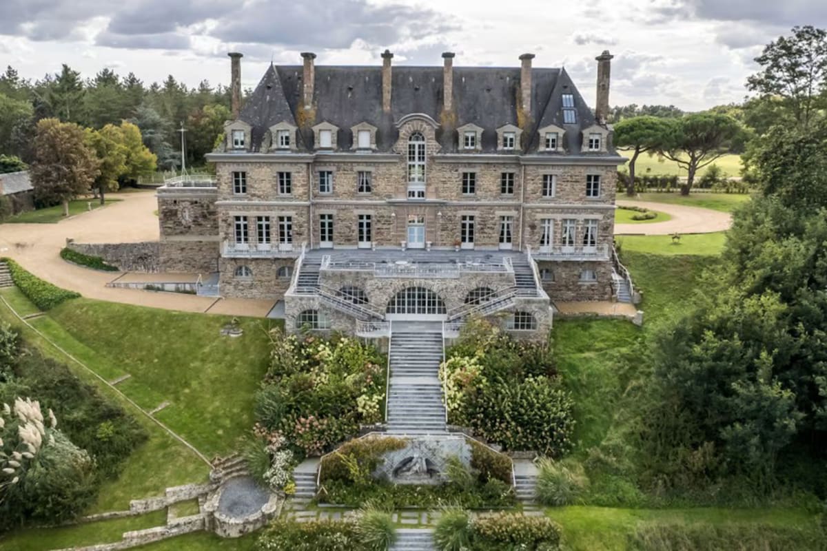 La vivienda pertenece a la familia Cointreau, creadora del licor de naranja homónimo