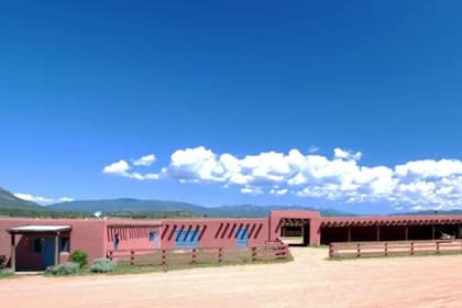 La vivienda que construyó Fonda tiene aproximadamente 9585 pies cuadrados, unos 890 m²