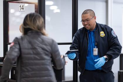 La vocera de la TSA aconsejó a los pasajeros llegar temprano al aeropuerto y asegurarse que las maletas están vacías antes de empacar