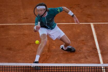La volea de Rublev en la final contra Felix Auger-Aliassime