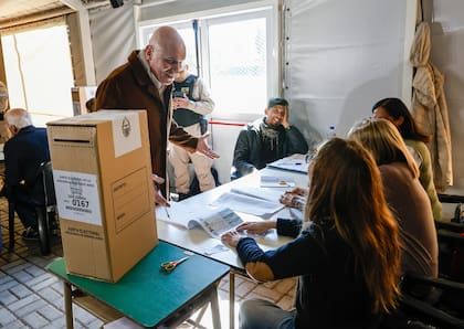 La votación de Espert, que fue custodiado por efectivos de la policía bonaerense y también de la Prefectura