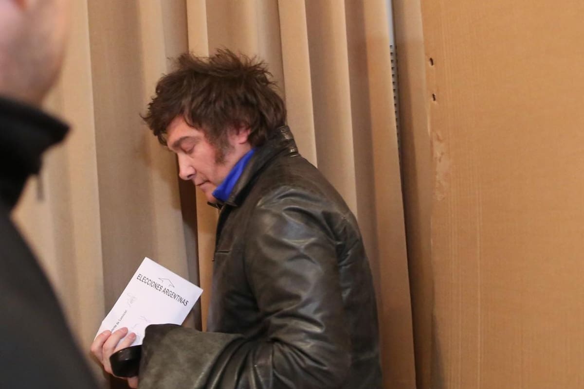 La votación de javier Milei, en la sede de la UTN, en Almagro