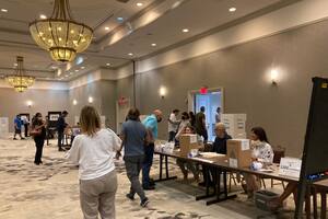 La votación en Miami, en un hotel al lado del consulado