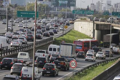 La vuelta a la presencialidad también se ve en el transporte público y en el tráfico en general. "Esto indica que el retorno ya se siente en la calle", dice Carugati, de Michael Page.