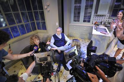 La vuelta al teatro de Luis Brandoni junto a su compañera de escena luego de haber tenido que suspender una serie de funciones debido a problemas de salud