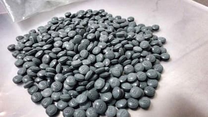 La W-18 tiene la misma forma de las pastillas de fentanyl que se han vuelto muy populares en América del Norte