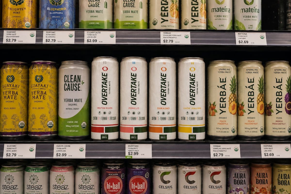 La yerba mate crece en el mundo de las latas
