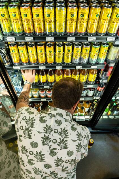 La yerba mate en lata tiene un lugar en las góndolas de los supermercados de Estados Unidos, así como también en las plataformas digitales como Amazon