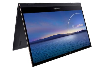 La Zenbook Flip S se puede usar como notebook, tableta o en modo atril, e incluye un lápiz para su pantalla táctil