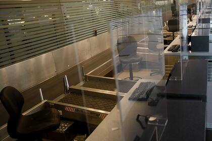 La zona de check in en Ezeiza, con nuevas barreras de acrílico