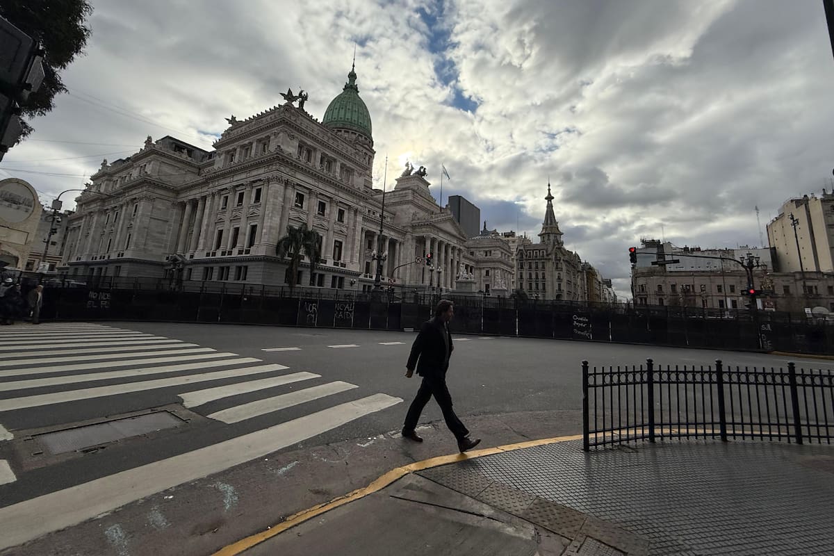 La zona del Congreso de la Nación está vallada y hay presencia de fuerzas de seguridad