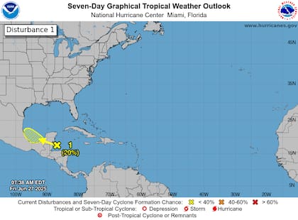 La zona noroeste del Caribe podría gestar el primer huracán de 2025: aguas cálidas en la Bahía de Campeche (29°C) crean condiciones ideales, aunque factores atmosféricos actualmente limitan su intensificación