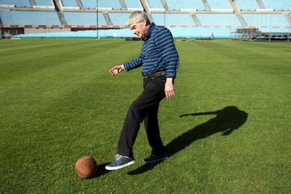 La zurda, aquella pelota de cuero... el Chango Cárdenas y una caricia a la redonda