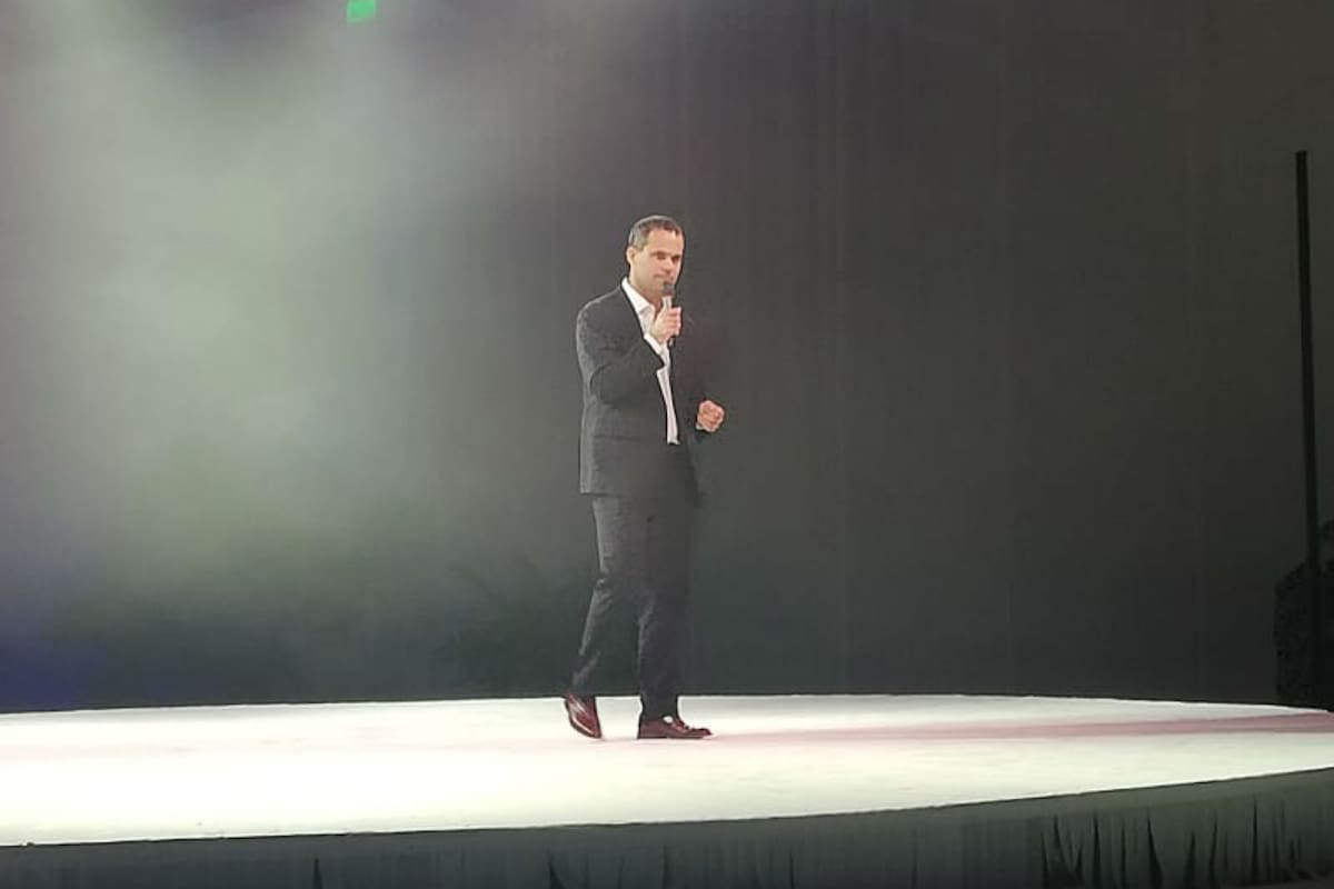 Labourt en el evento de presentación de la compañía
