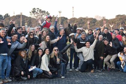 Labrado y sus allegados; el potrillo está invicto en Palermo y viaja por primera vez a San Isidro