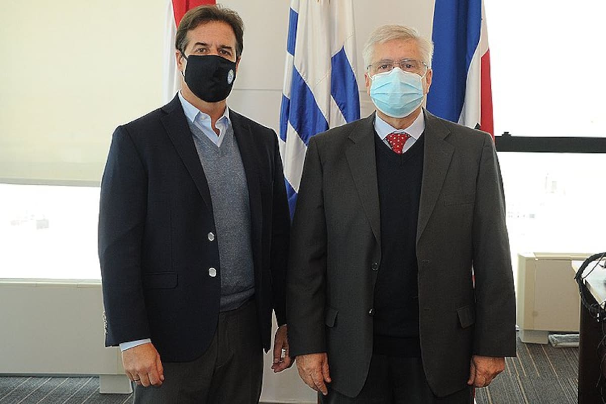 Lacalle Pou junto a Tabaré Viera