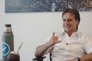 Lacalle Pou miró el partido tomando mate