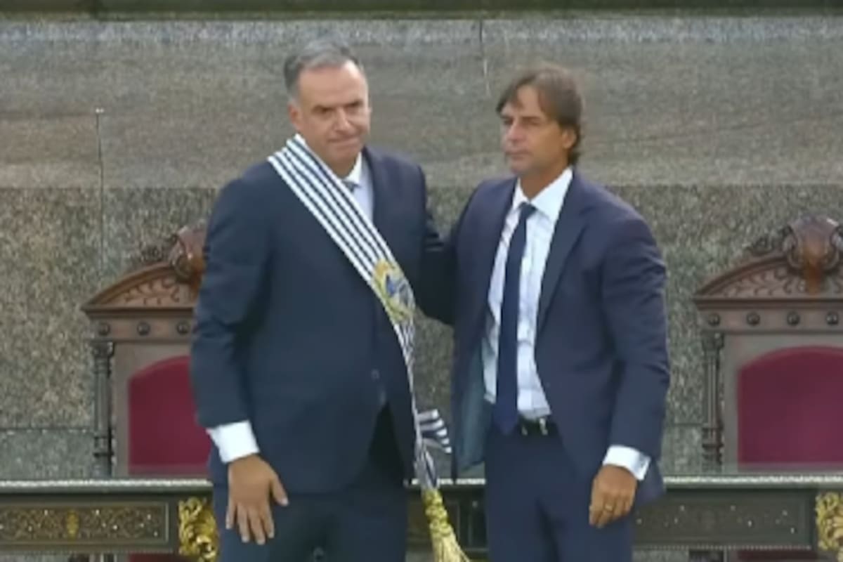 Lacalle Pou traspasó la banda presidencial a Orsi