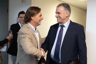 Las invitaciones para la asunción en Uruguay abren un frente entre Lacalle Pou y su sucesor