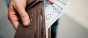 ¿A cuánto cotiza el dólar oficial y el blue este viernes 28 de agosto?