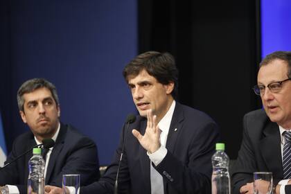 Lacunza ayer, junto a Pena, al hacer su presentación en el Palacio de Hacienda