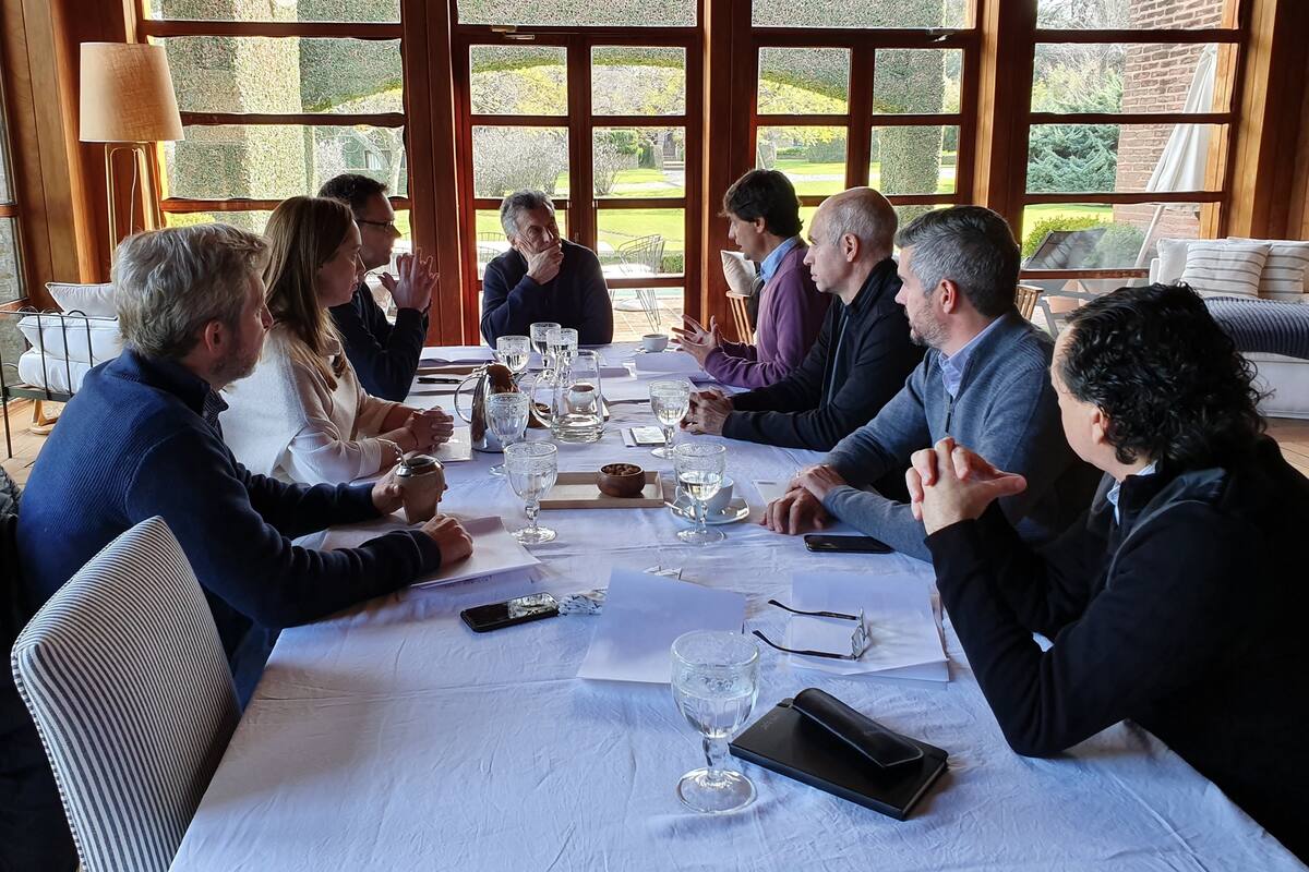 Lacunza llevó ayer sus propuestas a Macri y a la mesa política