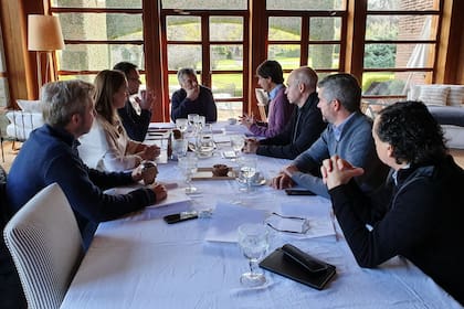 Lacunza llevó ayer sus propuestas a Macri y a la mesa política