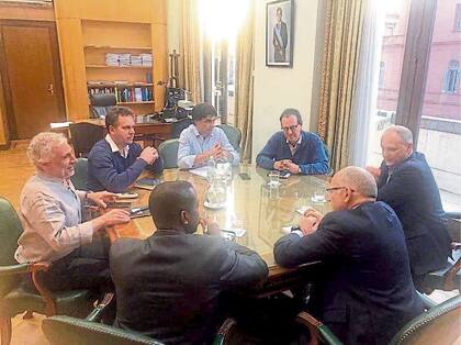Lacunza recibió ayer a los enviados del FMI