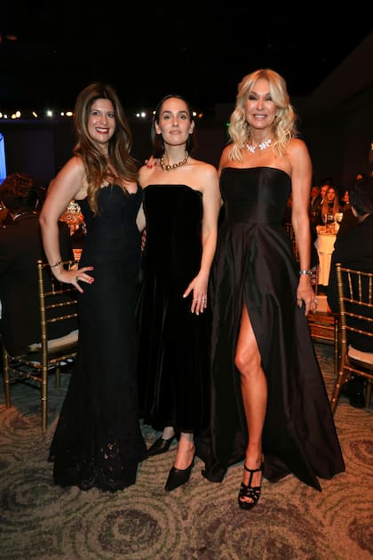 Ladies in black. Elba Marcovecchio, Camila Romano y Yanina Latorre