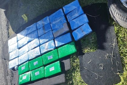 Ladrillos de cocaína secuestrados a tres argentinos que ingresaron a Uruguay desde Entre Ríos
