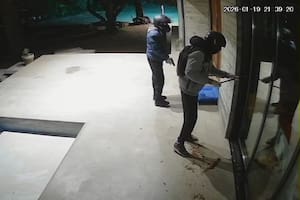 Ladrones intentando ingresar a una casa en Las Retamas, Villa Elisa