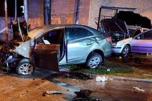 Ladrones que escapaban de la policía chocaron contra el vehículo en el que circulaba un grupo de obreros y provocaron la muerte de tres personas