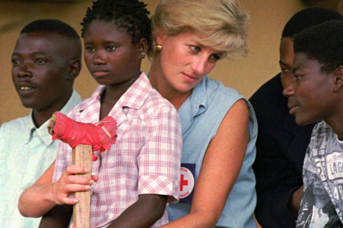 Lady Di colaboró con la Cruz Roja y luchó contra las minas antipersona