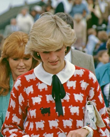 Lady Di por primera vez con su suéter de ovejas en 1981