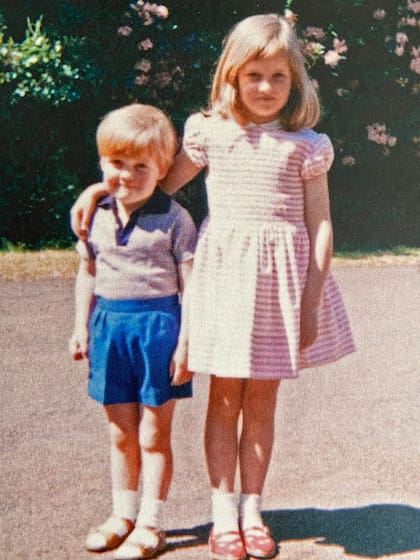 Lady Diana Spencer y su hermano, el actual conde Spencer