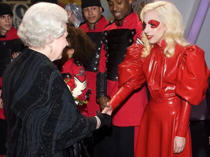 Lady Gaga e Isabel II en el 2009 (Foto: Archivo)