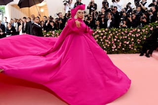 Gala del Met 2019. La performática striptease de Lady Gaga en la alfombra rosa