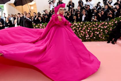 Lady Gaga en la alfombra rosa de la Gala del MET