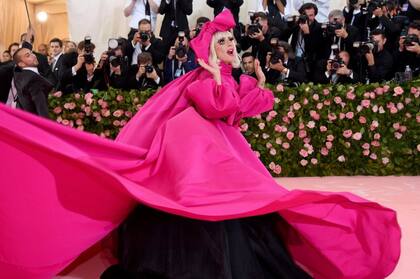 Lady Gaga en la MET Gala 2019 con su primer atuendo de los cuatro rotativos