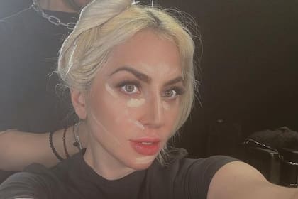 Lady Gaga introduce arnica en todos sus productos de belleza