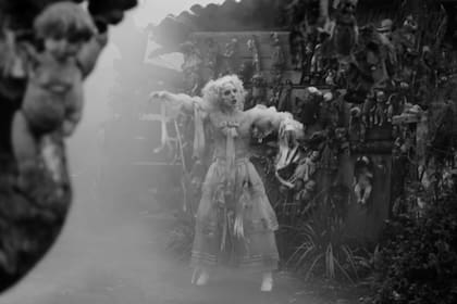 Lady Gaga viajó a México al lado de Tim Burton para filmar el videoclip de la canción The Dead Dance que forma parte de Wednesday 2 (YouTube/Lady Gaga)