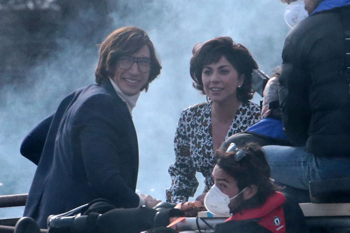 Lady Gaga y Adam Driver en el set de House of Gucci