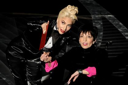 Lady Gaga y Liza Minelli anunciaron el premio final de la noche a la mejor película: CODA