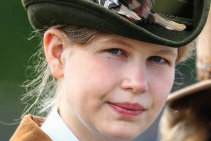 Lady Louise, la nieta menos conocida de Isabel II, llamó la atención de toda la sociedad británica en los últimos días