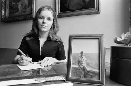 Lady Lucan, esposa del desaparecido Lord Lucan, fotografiada en su domicilio de Londres