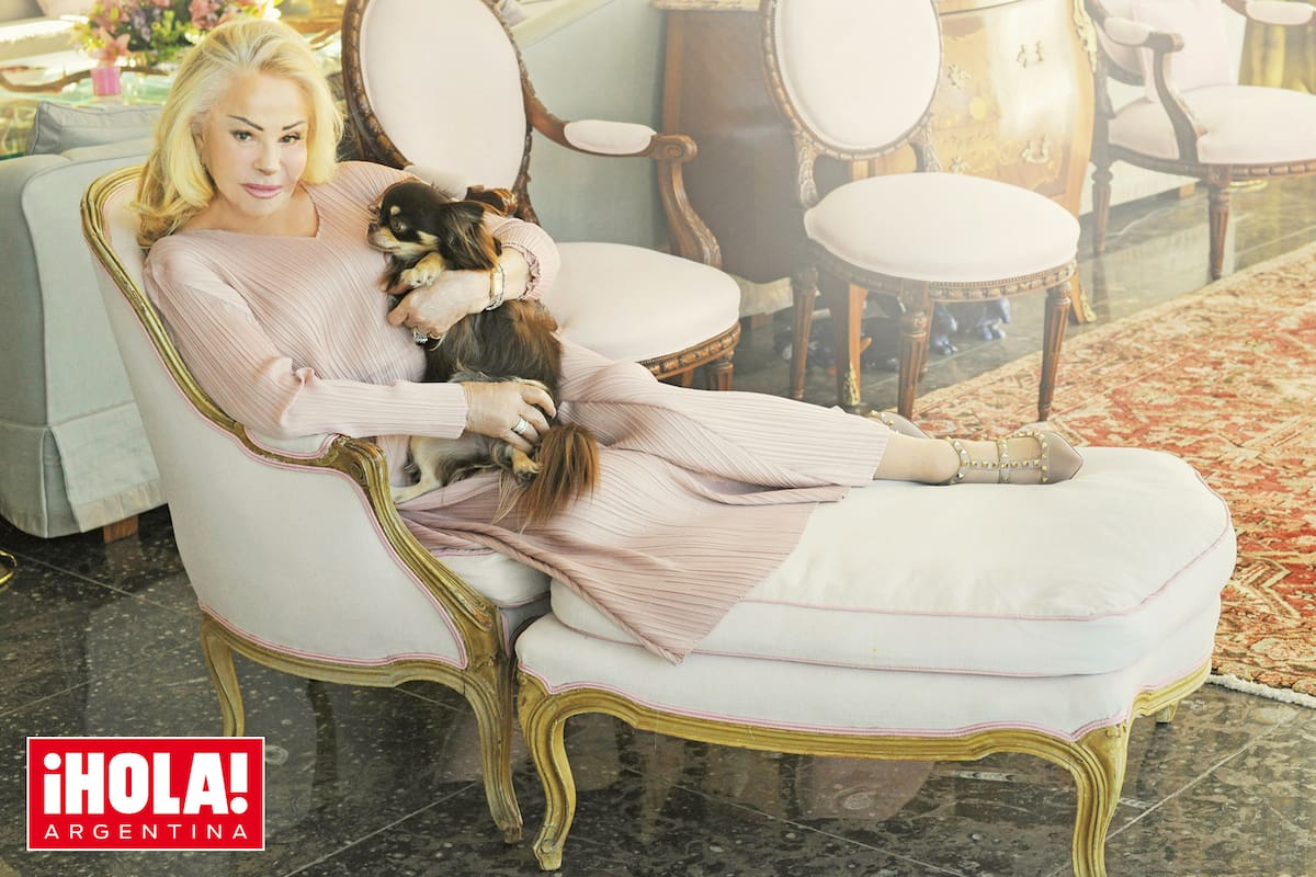 Laetitia es hija de Henri de Belzunce, marqués de Belzunce, y de Marie-Thérèse de la Poëze d’Harambure, que al enviudar se casó con Erik Karl Auguste Hedwige Englebert Antoine Balthasar, XI duque de Arenberg, de quien Laetitia adoptó el apellido y recibió el título de princesa y el tratamiento de Su Alteza Serenísima. Preocupados por la evolución de la situación internacional a causa de la guerra de Corea, la familia emigró de Europa a Uruguayen 1951, cuando ella y su hermano Rodrigo todavía eran chicos.