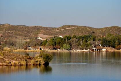 lago embalse Potrero de los Funes