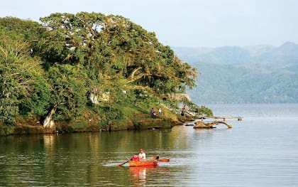 Laguna de Catemaco ofrece actividades turísticas como el paseo en lancha (Web/escapadas.mx)
