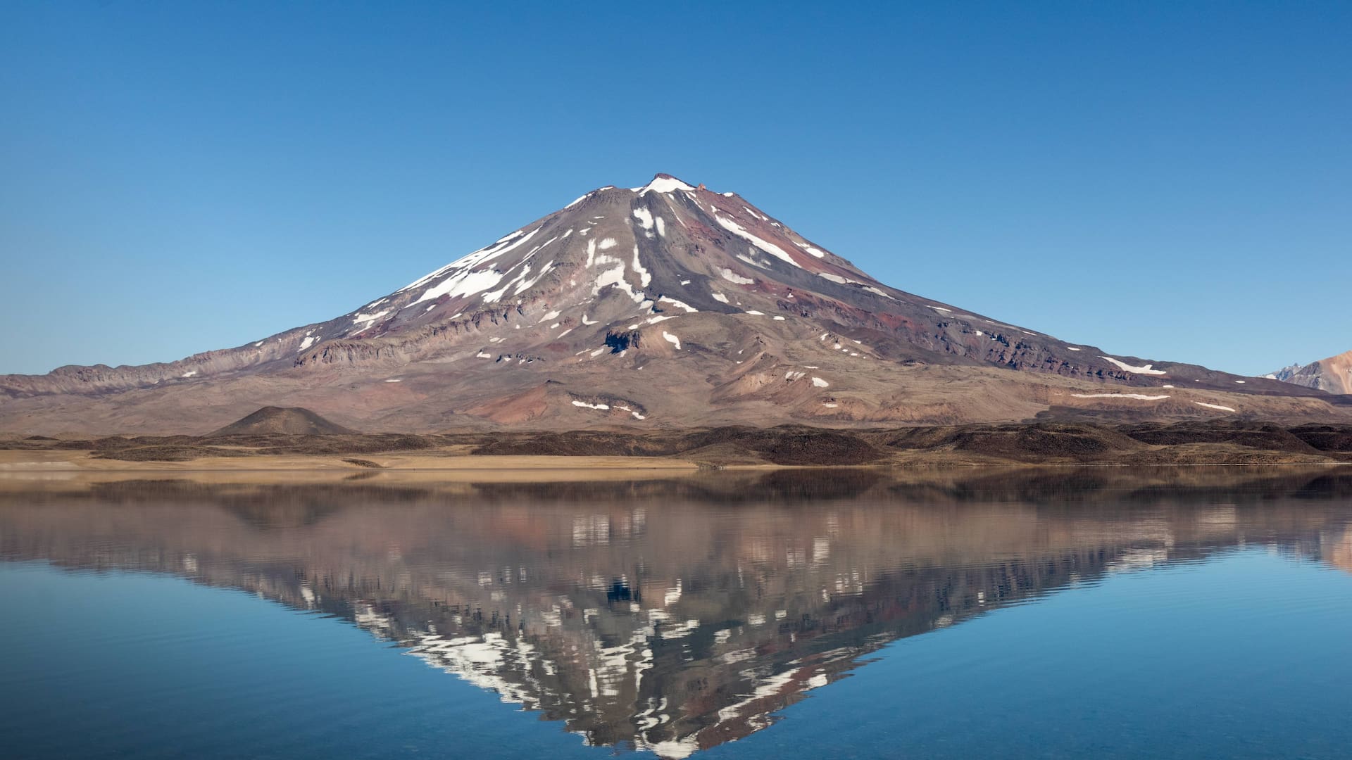 Laguna Diamante regala uno de los paisajes más magníficos de nuestro pais.